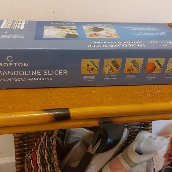 Crofton  Mandoline  Slicer in box - Picture 2 of 5